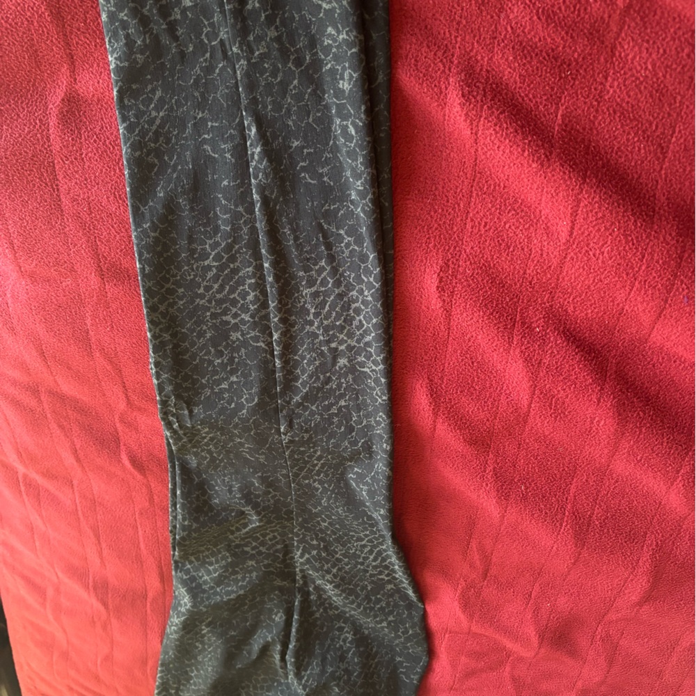 The Limited Black Snake-Texture Leggings